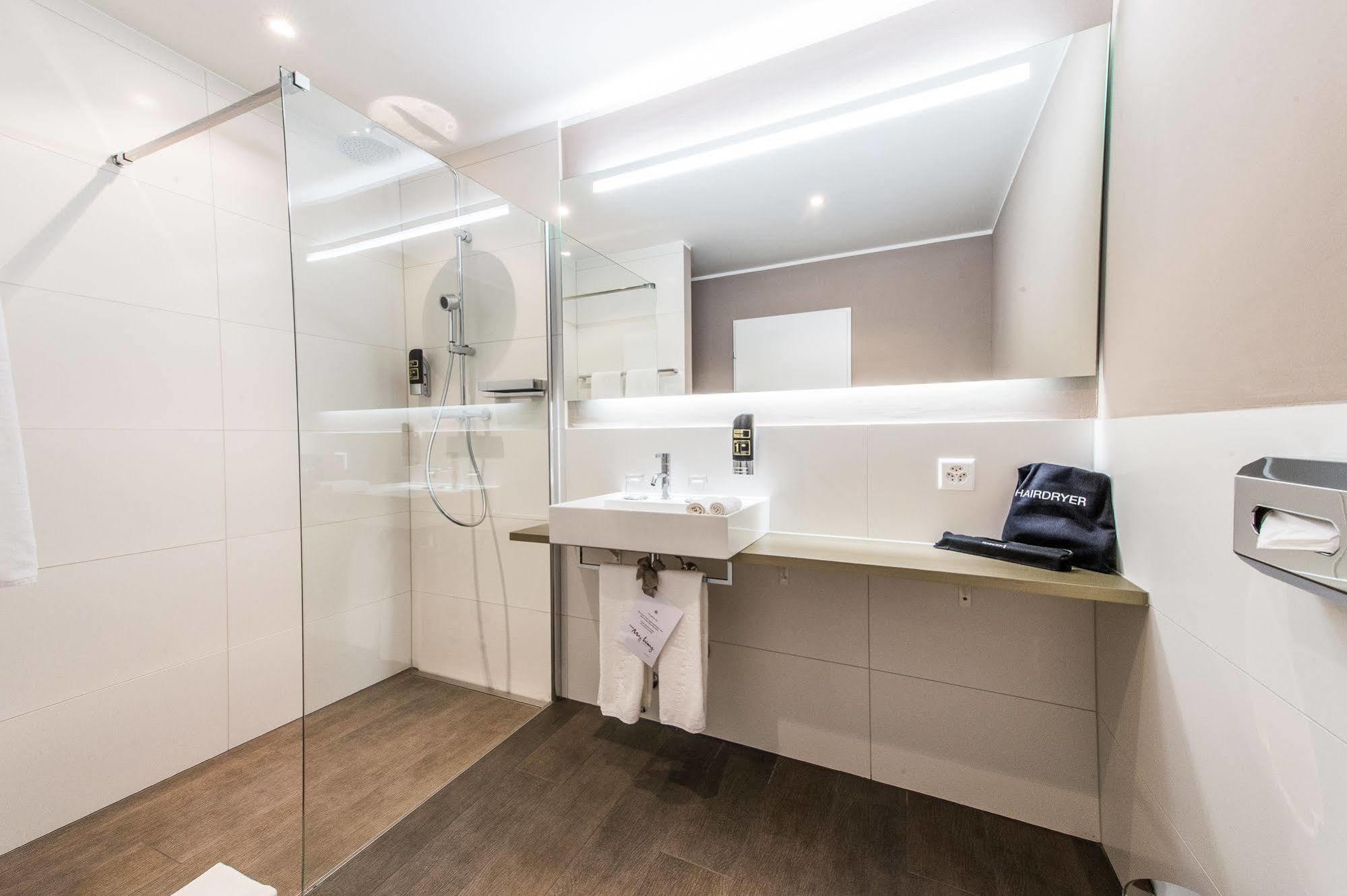Hotel My Way Zuerich 瓦利塞伦 外观 照片